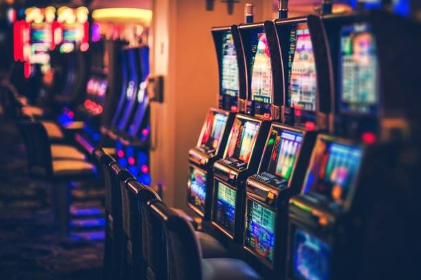 makmur303 Crash game showing live multiplier and cash-out mechanics